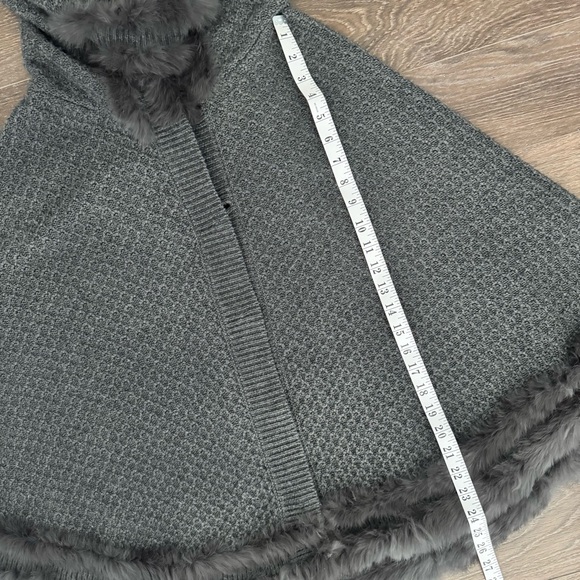 Hooded Grey Knitted Cape with Rabbit Fur Trim Dolce Cabo O/S - Picture 13 of 15